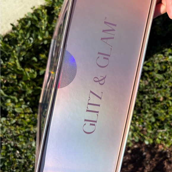 Glitz & Glam Bow makeup brushes viral - Picture 6 of 7